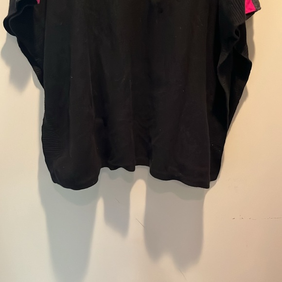 Tahari Wool and Cahmere Poncho - Picture 6 of 9